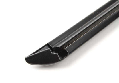Moldura lateral izquierda negra OEM 51221959993 para BMW E28 518, 518i, 520i. Compatible con modelos fabricados entre 1981 y 1987. Recambio original BMW.