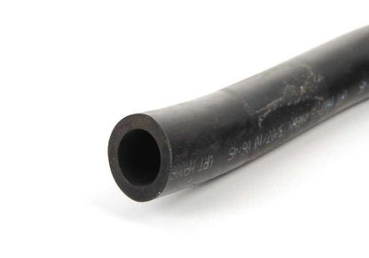 Tubo di ventilazione del motore OEM 11151284762 per BMW E30 ed E28 {316i, 318i} con motore M10. Compatibile con versioni manuali e automatiche. BMW originale.