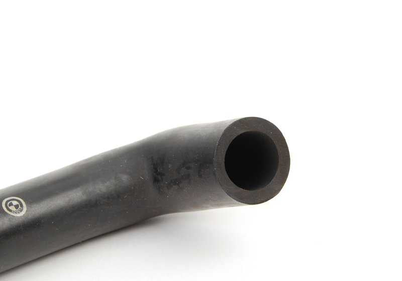 Tubo di ventilazione del motore OEM 11151284762 per BMW E30 ed E28 {316i, 318i} con motore M10. Compatibile con versioni manuali e automatiche. BMW originale.