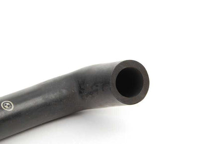 Tubo di ventilazione del motore OEM 11151284762 per BMW E30 ed E28 {316i, 318i} con motore M10. Compatibile con versioni manuali e automatiche. BMW originale.