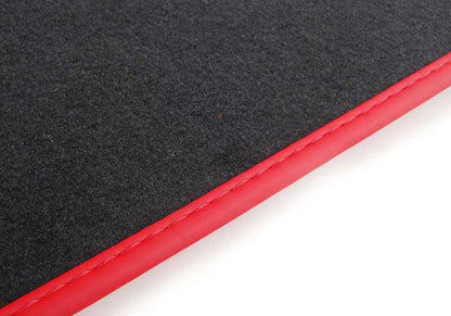 Juego de alfombrillas de moqueta velours OEM 51477330808 para MINI R55, R56, R57. Alfombras originales MINI, diseño específico para versiones GP2, ajuste perfecto y calidad premium.