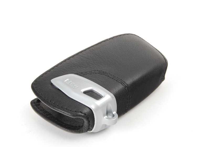 BMW OEM key cover 82292219911 compatible with models F20, F21, F22, F23, F45, F30, F31, F34, F80, F32, F33, F36, F82, F83, F07, F10, F11, F06, F12, F13, F01 , F02, F25, F26, F85 und F86. Original BMW.