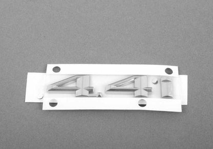ORIGINAL EMBLEMA RIGHT OEM 51147008543 FOR BMW X5 E53 4.4I (FB41, FB42, FB61, FB62). Compatible with models from 2000 to 2006. Original BMW piece.
