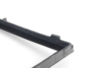 Marco fijo de la ventanilla lateral derecha OEM 51357033646 para BMW E60, E61. Original BMW.