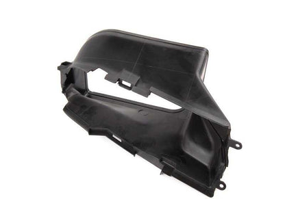 Conducto de aire izquierdo OEM 51118174845 para BMW E39. Compatible con todos los modelos Serie 5 E39. Original BMW.