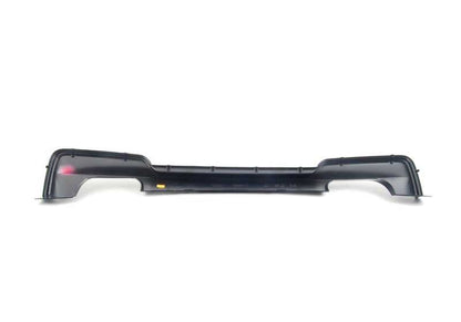 Cubierta inferior del parachoques trasero OEM 51128051910 para BMW E82. Original BMW.