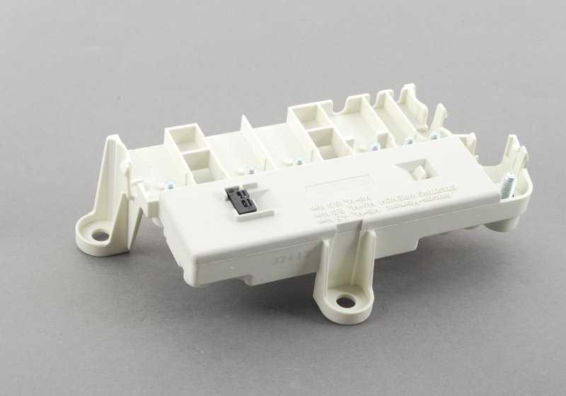 Caja portafusibles 8-vías OEM 61108365530 para BMW E39, E38. Original BMW.