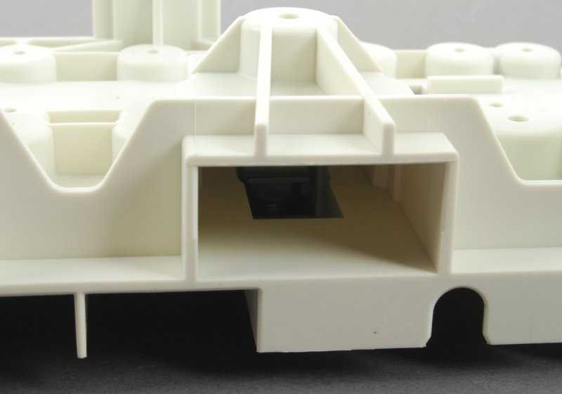 Caja portafusibles 8-vías OEM 61108365530 para BMW E39, E38. Original BMW.
