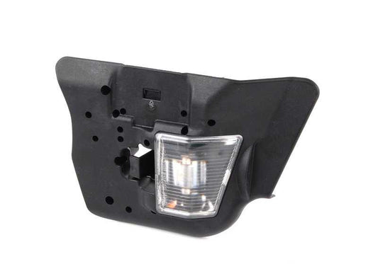 Supporto portale posteriore sinistro OEM 63218383827 per BMW E46 {316CI, 318CI}. Compatibile con indicatori di lampeggiamento bianco. Sostituzione BMW originale.