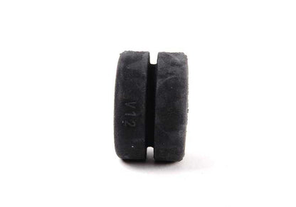 Pasamuros de goma OEM 11421742593 para BMW E39, E38, E65, E66, E31. Pieza original BMW utilizada en sistemas de filtro de aceite, líneas de aceite y calefacción auxiliar.