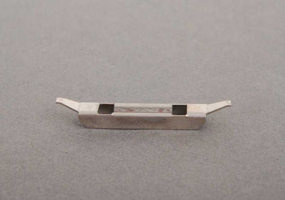 Clip de fijación OEM 07147054461 para BMW F40, F44, F06, F12, F13, F91, F92, F93, G14, G15, G16, F25, F15, E71, E72. Original BMW.