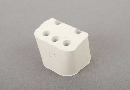 Soporte de goma para BMW E39, E38 (OEM 17112246750). Original BMW