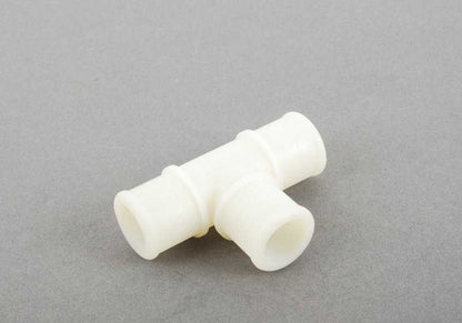 Conector de refrigeración OEM 11531272866 para BMW E28, E24, E23. Parte del sistema de mangueras del refrigerante. Original BMW.