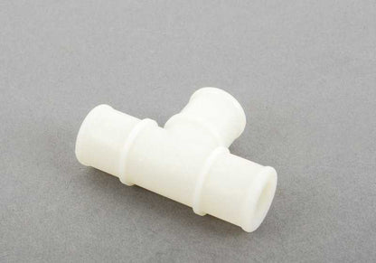 Conector de refrigeración OEM 11531272866 para BMW E28, E24, E23. Parte del sistema de mangueras del refrigerante. Original BMW.