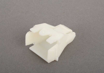 Clip blanc OEM 52207157536 pour BMW E81, E82, E87, E46, E92, F10, E84, E71, E72. BMW d'origine.