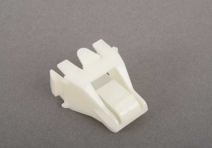 Clip blanc OEM 52207157536 pour BMW E81, E82, E87, E46, E92, F10, E84, E71, E72. BMW d'origine.