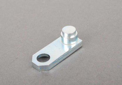 OEM -Stützplatte 32321113713 für BMW E21 und E26. Kompatibel mit 3. E21 -Modellen (315, 316, 318) und 1. E26 (M1). Originales BMW -Stück für Zündsystem und Lenkschloss.