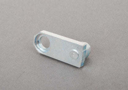 OEM -Stützplatte 32321113713 für BMW E21 und E26. Kompatibel mit 3. E21 -Modellen (315, 316, 318) und 1. E26 (M1). Originales BMW -Stück für Zündsystem und Lenkschloss.