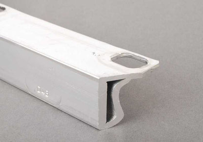 Soporte derecho OEM 17117583120 para BMW F07, F10, F11, F06, F12, F13, F01, F02, F04. Compatible con sistemas de refrigeración. Original BMW.