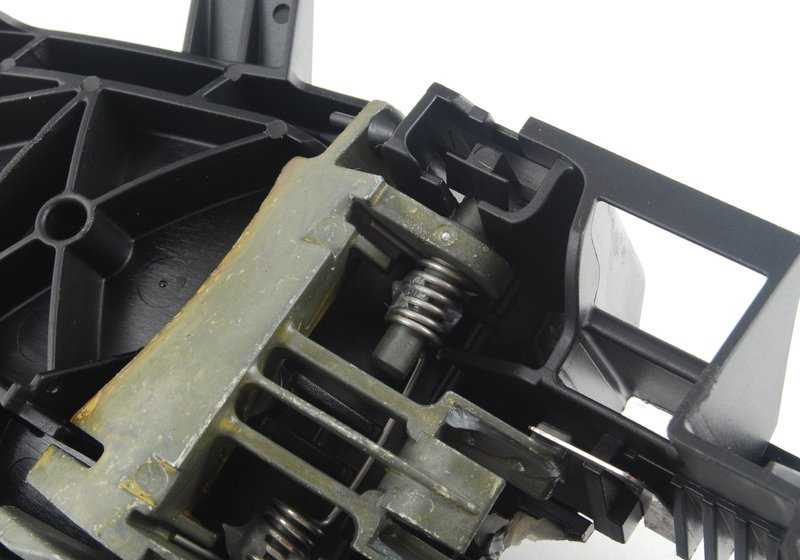 Soporte interior maneta exterior puerta derecha OEM 51217193264 para BMW F25, F26, E70, E71, E72. Repuesto original BMW.