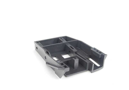 Guía delantera izquierda para spoiler M Technic OEM 51112239703 para BMW E30 {316, 316i}. Compatible con versiones manuales y automáticas. Original BMW.