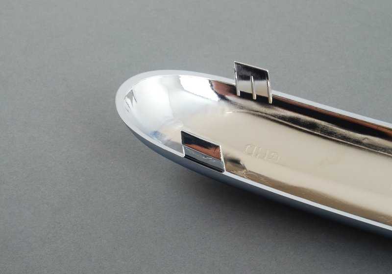 Listón parachoques delantero derecho OEM 51116800142 para MINI R50. Original MINI.