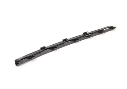 Jupe côté couverture droite OEM 51717034026 pour BMW Z4 E85 et E86 (tous les modèles: 2.0i, 2.2i, 2.5i). Pièce BMW originale.