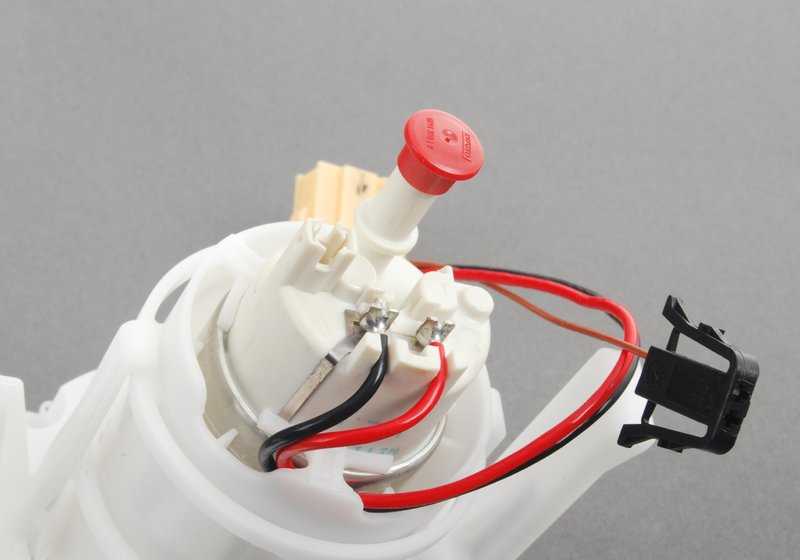 Bomba de combustible con aforador derecho OEM 16117217261 para BMW F01, F02, F04 (730i, 740i, 750i) con motor N52, N54, N55, N63. Compatible solo con tracción trasera. Original BMW.