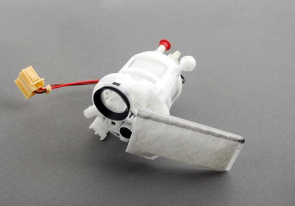 Bomba de combustible con aforador derecho OEM 16117217261 para BMW F01, F02, F04 (730i, 740i, 750i) con motor N52, N54, N55, N63. Compatible solo con tracción trasera. Original BMW.