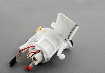 Bomba de combustible con aforador derecho OEM 16117217261 para BMW F01, F02, F04 (730i, 740i, 750i) con motor N52, N54, N55, N63. Compatible solo con tracción trasera. Original BMW.