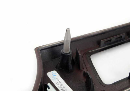 Embellecedor salpicadero izquierdo madera nogal OEM 51456985538 para BMW E90 (316d, 316i, 318d, 318i). Original BMW.