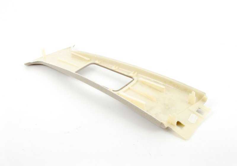 Cubierta pilar central superior derecha OEM 51438138856 para BMW E34. Interior color pergamino. Original BMW.