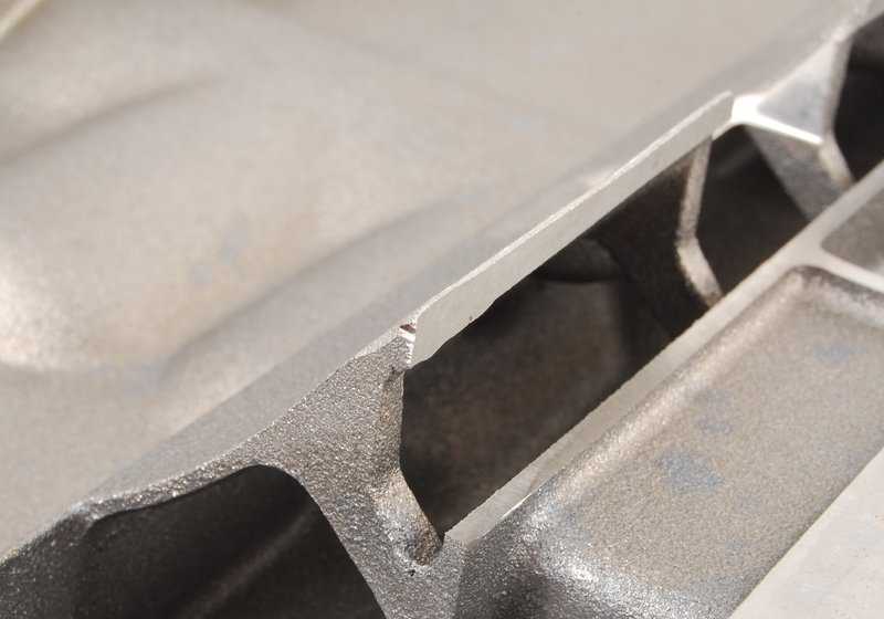 OEM OIL CUTTER 11137840540 FOR BMW E60 M5, E61 M5, E63 M6 and E64 M6. Compatible with S85 engines. Original BMW.