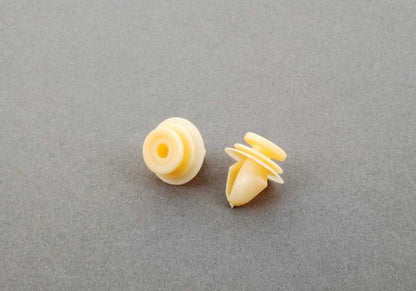OEM Clip Game 63257312498 pour BMW F30, F30N, F35, F35N, F80, F80N. Pièce BMW originale. Idéal pour réparer le troisième feu stop.