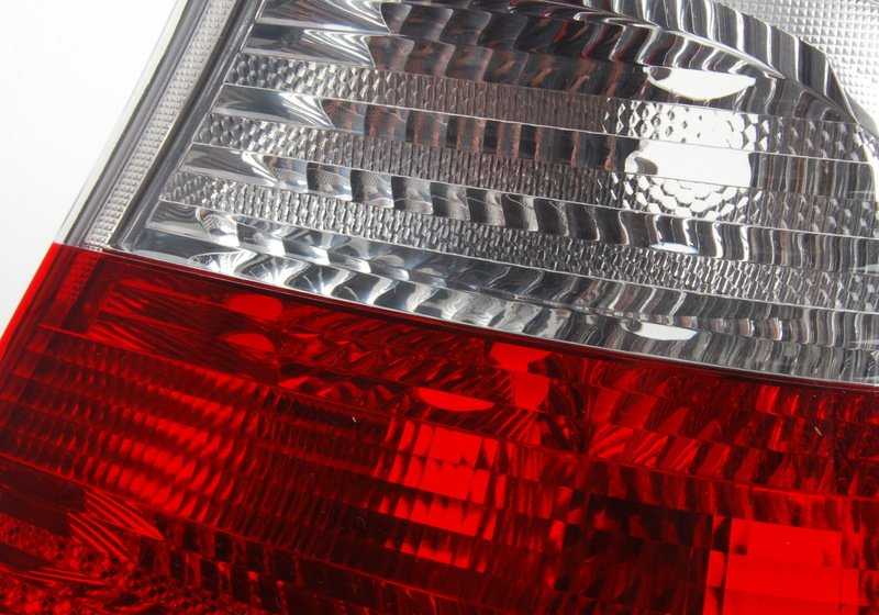 Pilota posteriore posteriore destro bianco per BMW E46 (OEM 63218383826). BMW originale