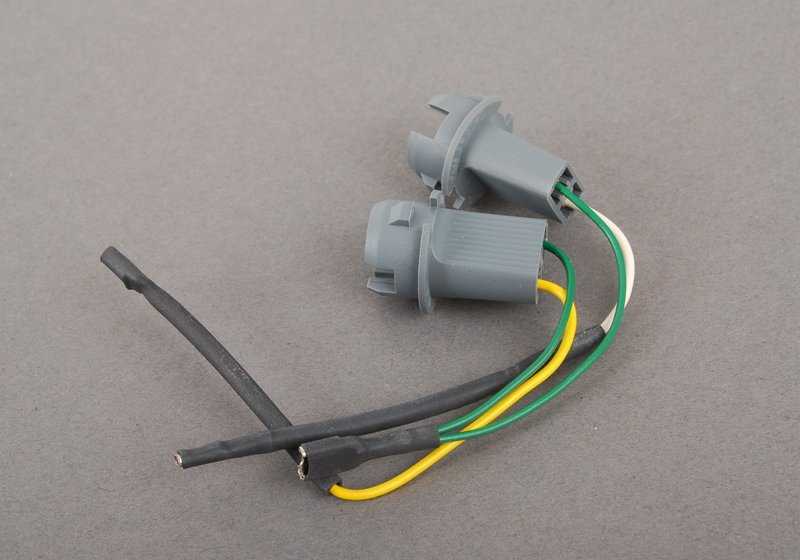 Portalámparas con cable OEM 63217258417 para BMW X3 (E83), X5 (E70). Original BMW.