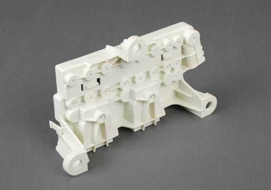 Caja de fusibles 8 vías OEM 61138387544 para BMW E39, E38. Repuesto original BMW. Ideal para sustituir o reparar el portafusibles en vehículos compatibles.