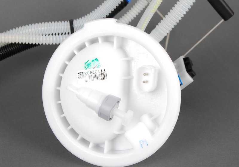 Unità alimentare a sinistra OEM 16112283495 per BMW E90 M3, E92 M3 {VA91, VA92, VA93, PM91, PM92, PM93, KG91, KG92, KG93, WD91}. BMW originale.