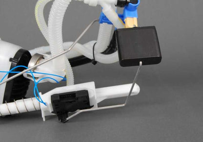 Unità alimentare a sinistra OEM 16112283495 per BMW E90 M3, E92 M3 {VA91, VA92, VA93, PM91, PM92, PM93, KG91, KG92, KG93, WD91}. BMW originale.