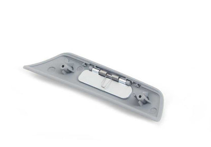 A cobertura dos embelens para Portavas OEM 51169144633 para BMW E81, E82, E87, E87N, E88. Color Alaska Grau. BMW original.