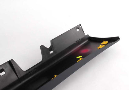 Moldura lateral izquierda imprimada OEM 51777164795 para BMW E90 y E91. Original BMW.
