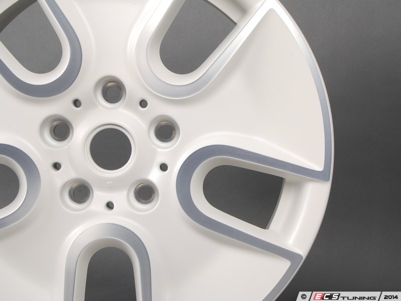 Cerchio in lega leggera bianca 7Jx17 ET50 OEM 36109804372 per MINI Countryman R60 (2010-2016), MINI Paceman R61 (2012-2016). MINI originale.