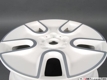 Cerchio in lega leggera bianca 7Jx17 ET50 OEM 36109804372 per MINI Countryman R60 (2010-2016), MINI Paceman R61 (2012-2016). MINI originale.