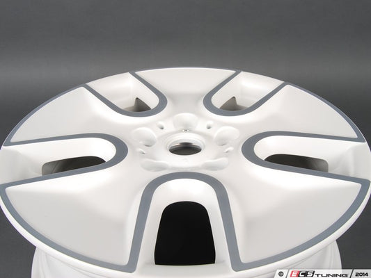 Cerchio in lega leggera bianca 7Jx17 ET50 OEM 36109804372 per MINI Countryman R60 (2010-2016), MINI Paceman R61 (2012-2016). MINI originale.