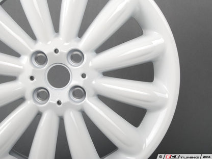 Llanta de aleación 7Jx17 ET48 Infinite Stream Spoke R116 blanca OEM 36116789796 para MINI R55 Clubman, R56, R57 Cabrio, R58 Coupé, R59 Roadster… y más. Original MINI