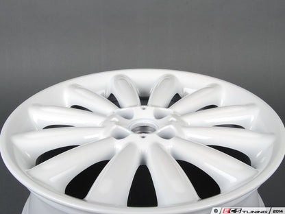 Llanta de aleación 7Jx17 ET48 Infinite Stream Spoke R116 blanca OEM 36116789796 para MINI R55 Clubman, R56, R57 Cabrio, R58 Coupé, R59 Roadster… y más. Original MINI
