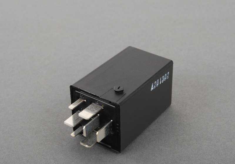 Interruptor de luces de emergencia OEM 61361388533 para BMW E36, E34, E32, E31, Z3. Repuesto original BMW.