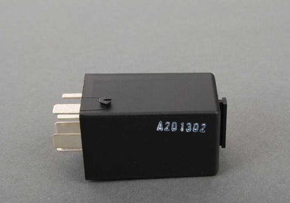 Interruptor de luces de emergencia OEM 61361388533 para BMW E36, E34, E32, E31, Z3. Repuesto original BMW.