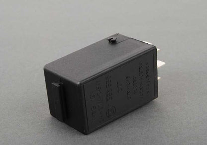 Interruptor de luces de emergencia OEM 61361388533 para BMW E36, E34, E32, E31, Z3. Repuesto original BMW.