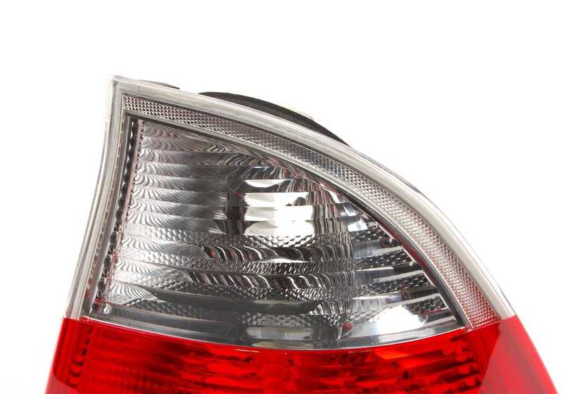 Luz trasera lateral derecha blanca OEM 63216900474 para BMW Serie 3 E46 (316i, 318d). Original BMW.